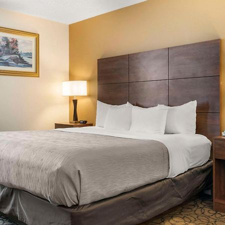 Quality Inn & Suites Манистик Экстерьер фото