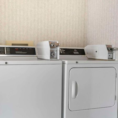 Quality Inn & Suites Манистик Экстерьер фото
