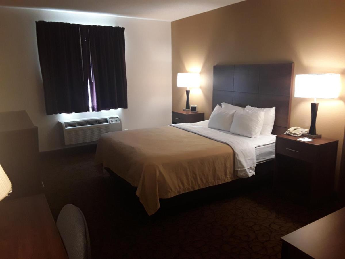 Quality Inn & Suites Манистик Экстерьер фото