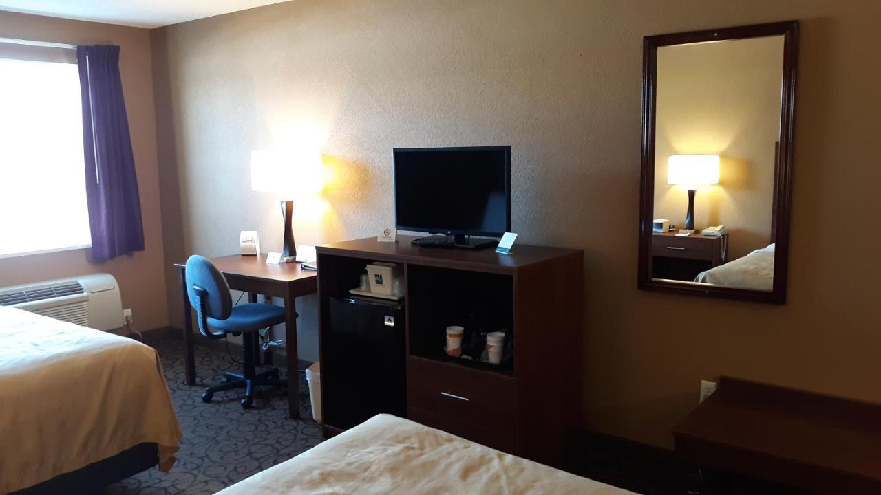 Quality Inn & Suites Манистик Экстерьер фото
