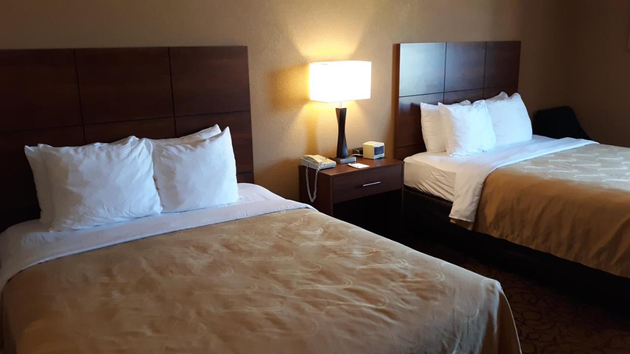 Quality Inn & Suites Манистик Экстерьер фото