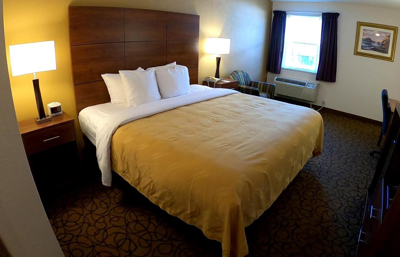 Quality Inn & Suites Манистик Экстерьер фото