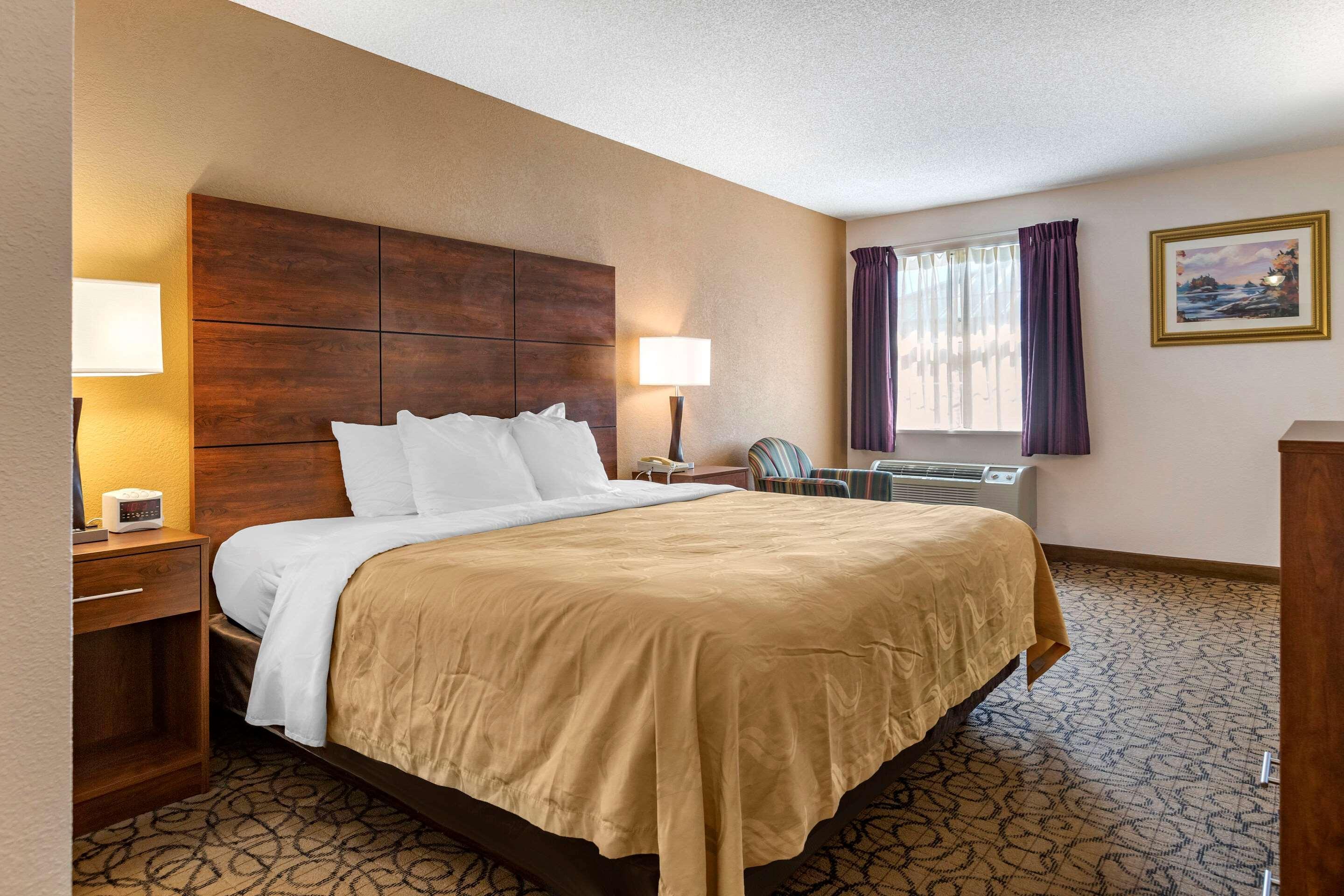 Quality Inn & Suites Манистик Экстерьер фото