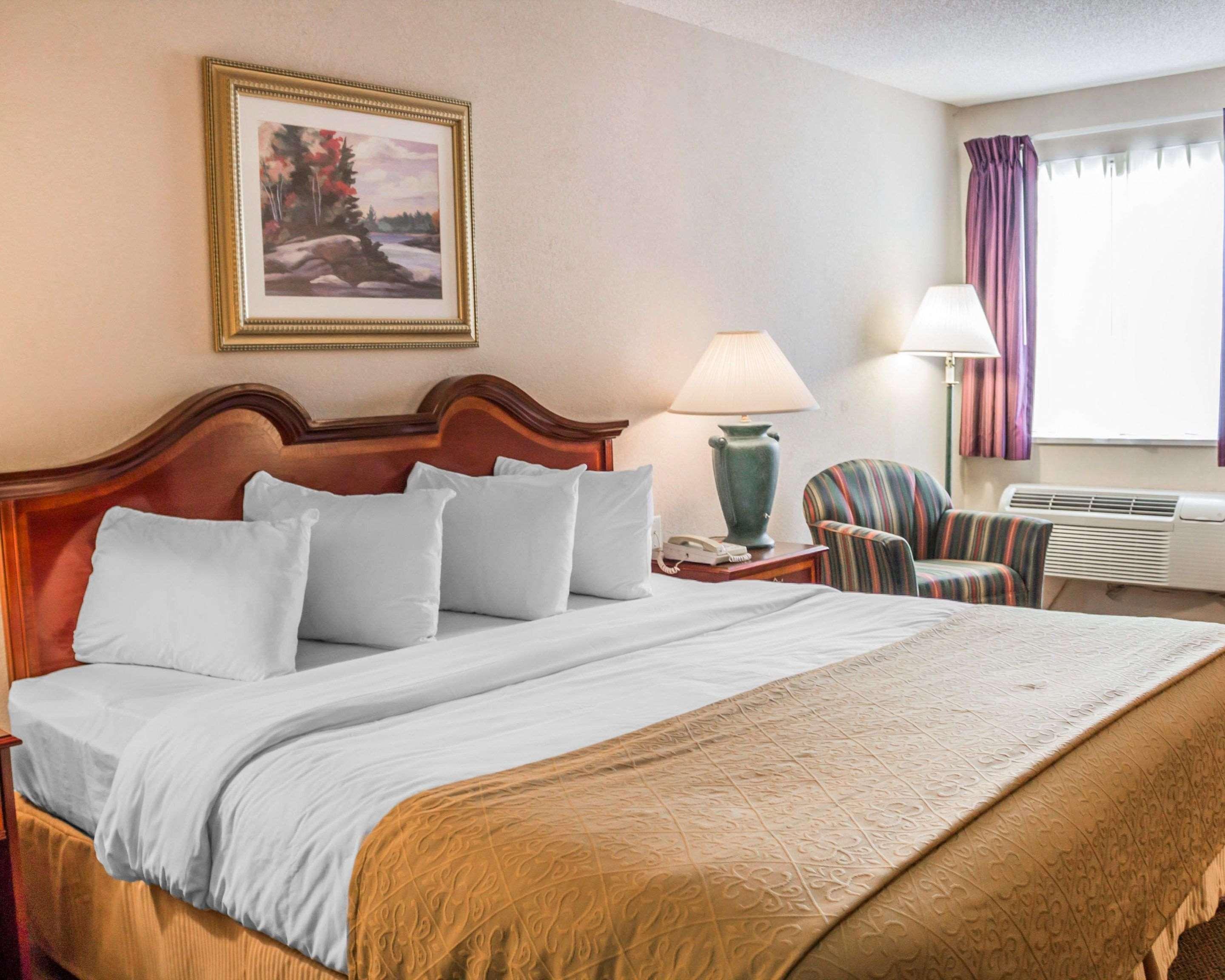 Quality Inn & Suites Манистик Экстерьер фото