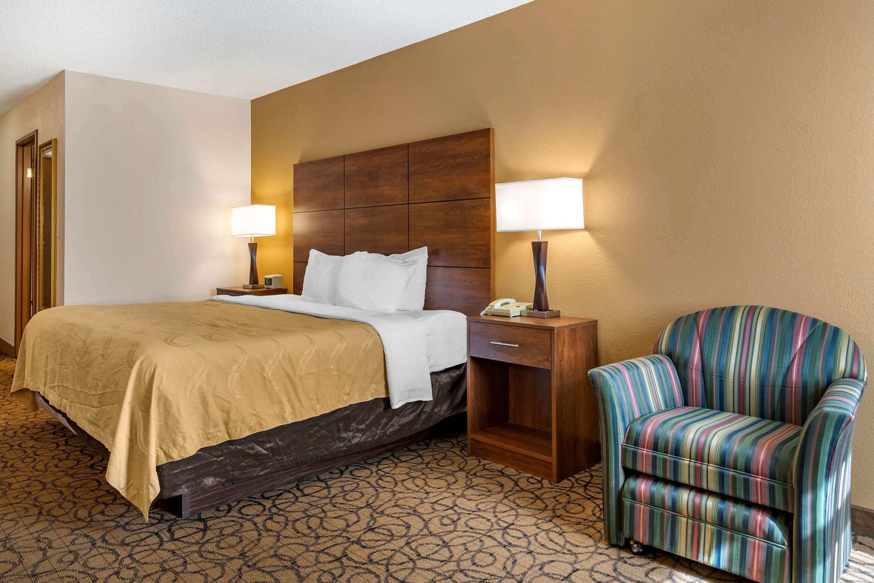 Quality Inn & Suites Манистик Экстерьер фото