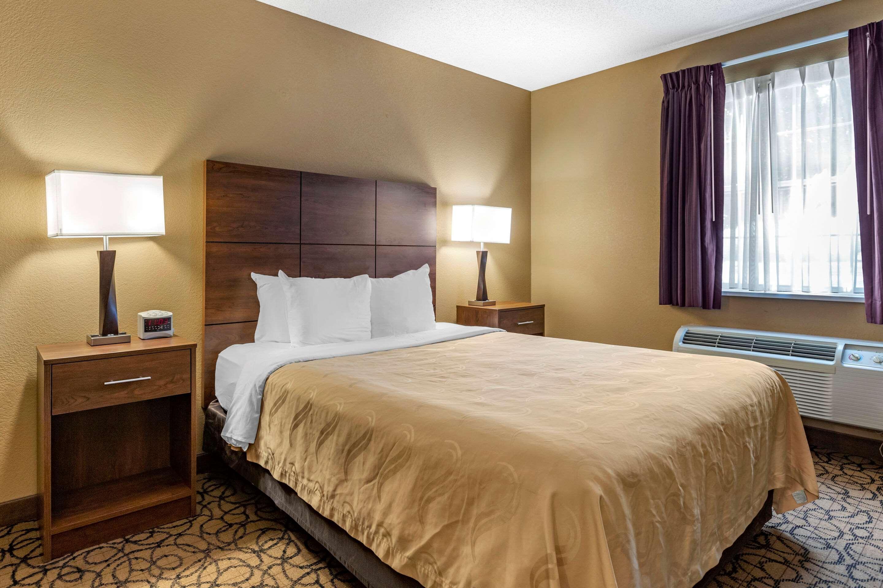 Quality Inn & Suites Манистик Экстерьер фото