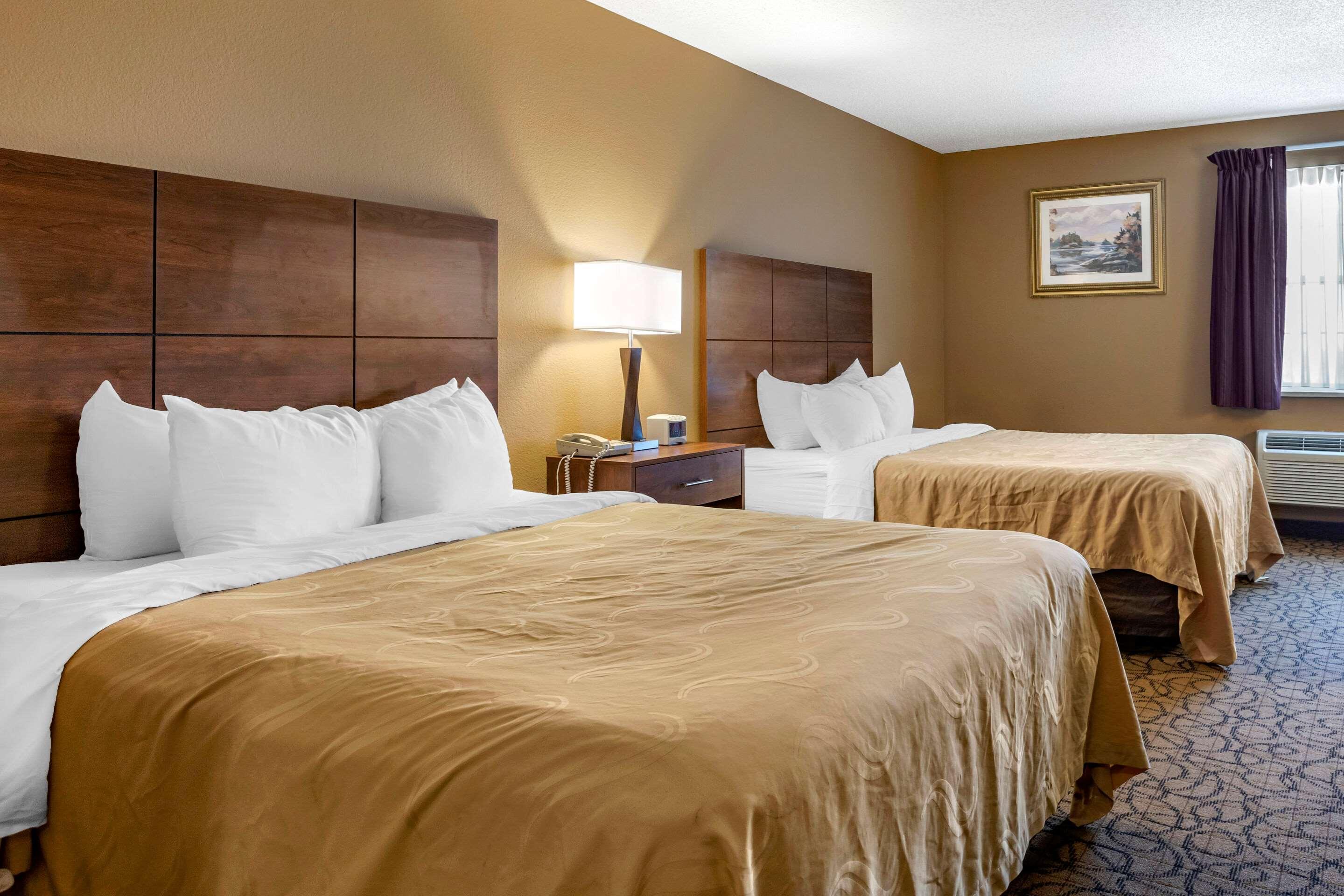 Quality Inn & Suites Манистик Экстерьер фото