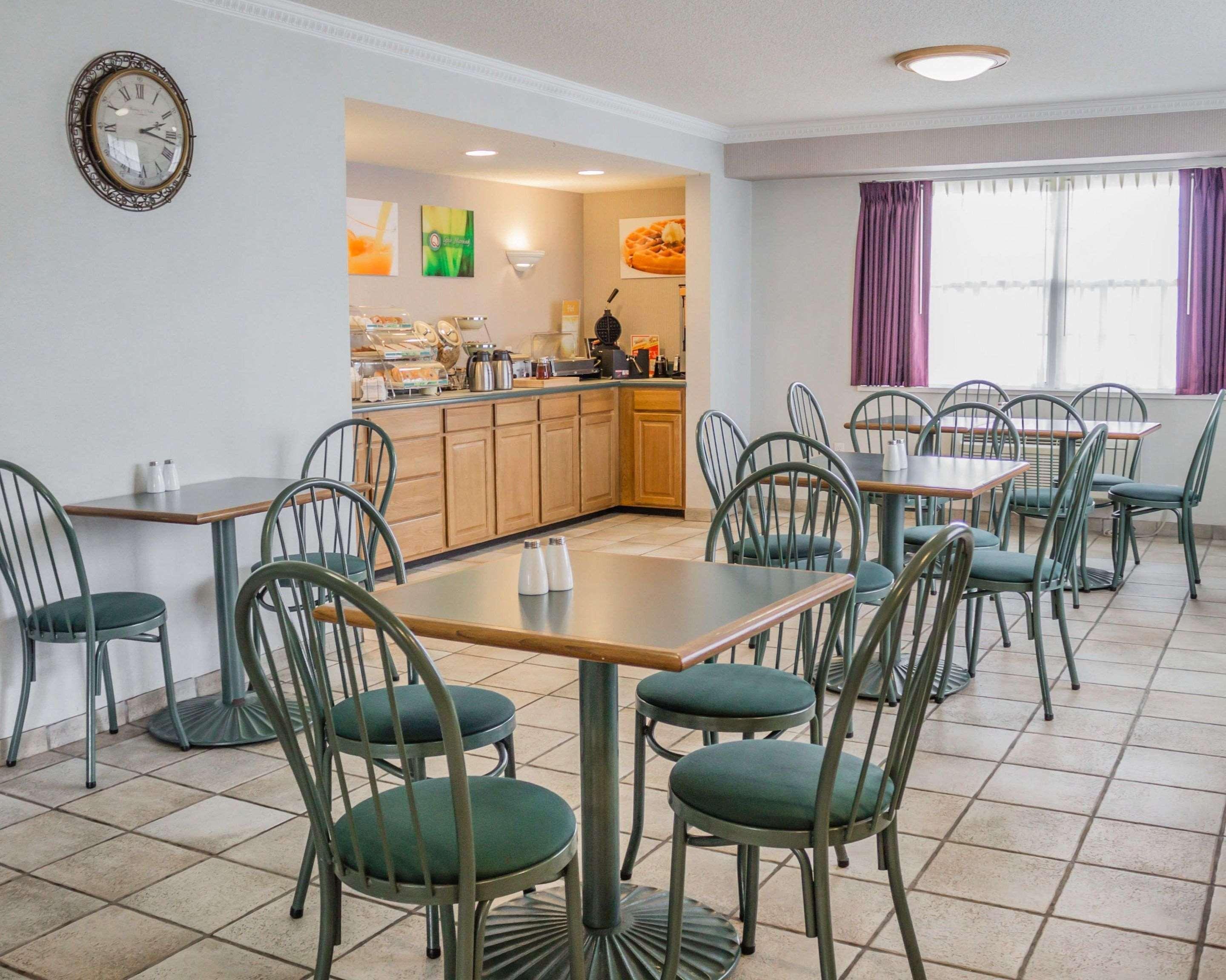Quality Inn & Suites Манистик Экстерьер фото