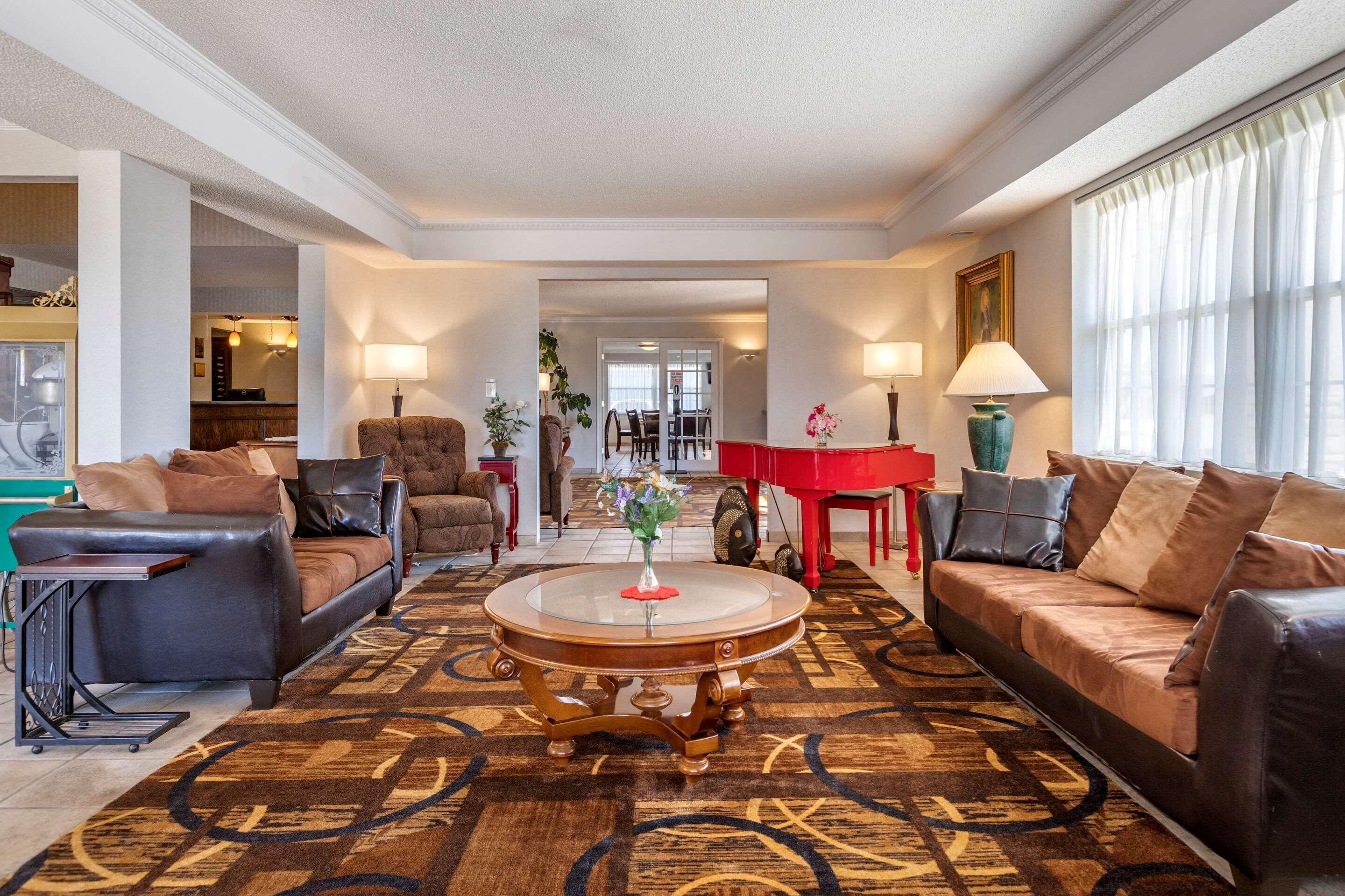 Quality Inn & Suites Манистик Экстерьер фото