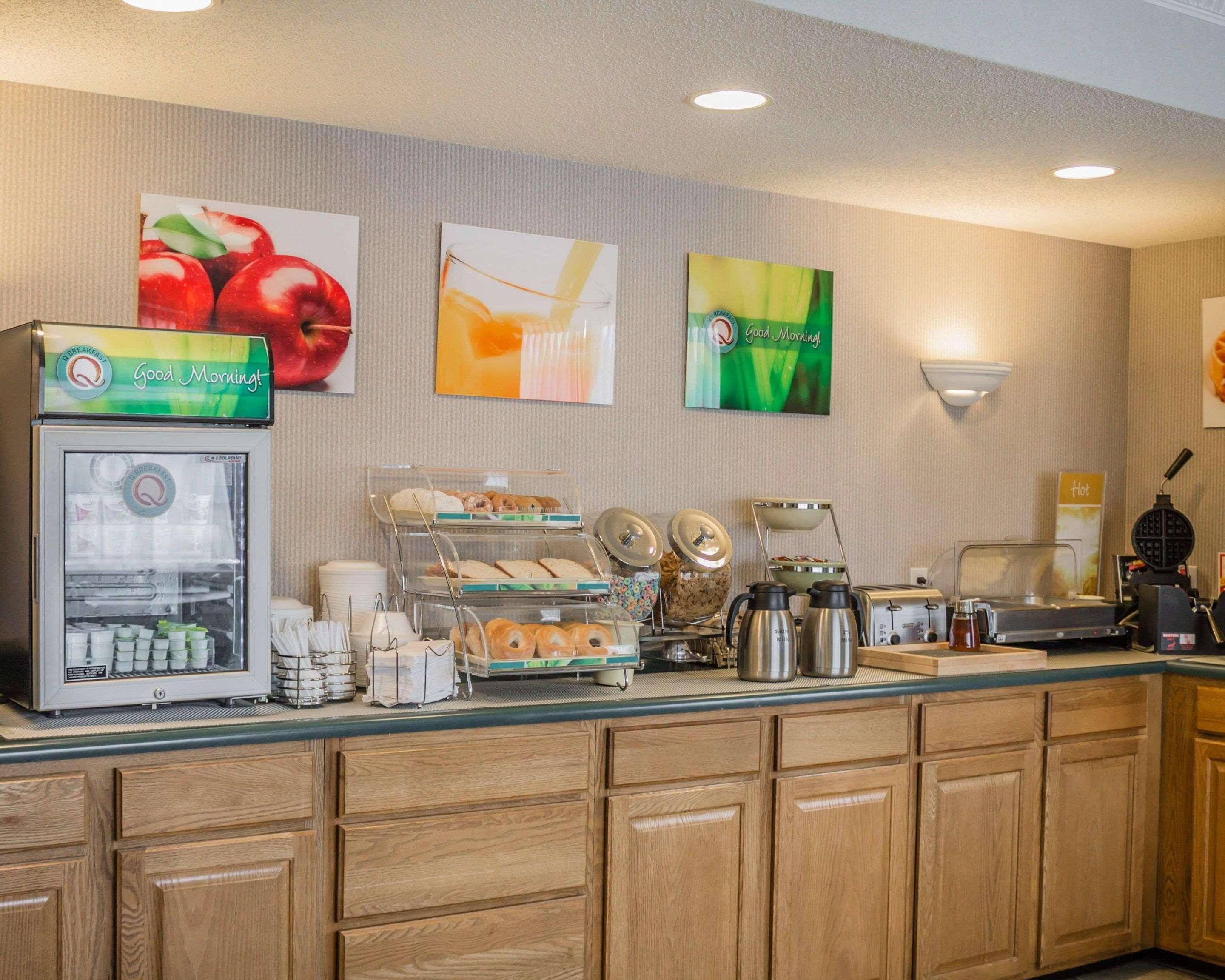 Quality Inn & Suites Манистик Экстерьер фото