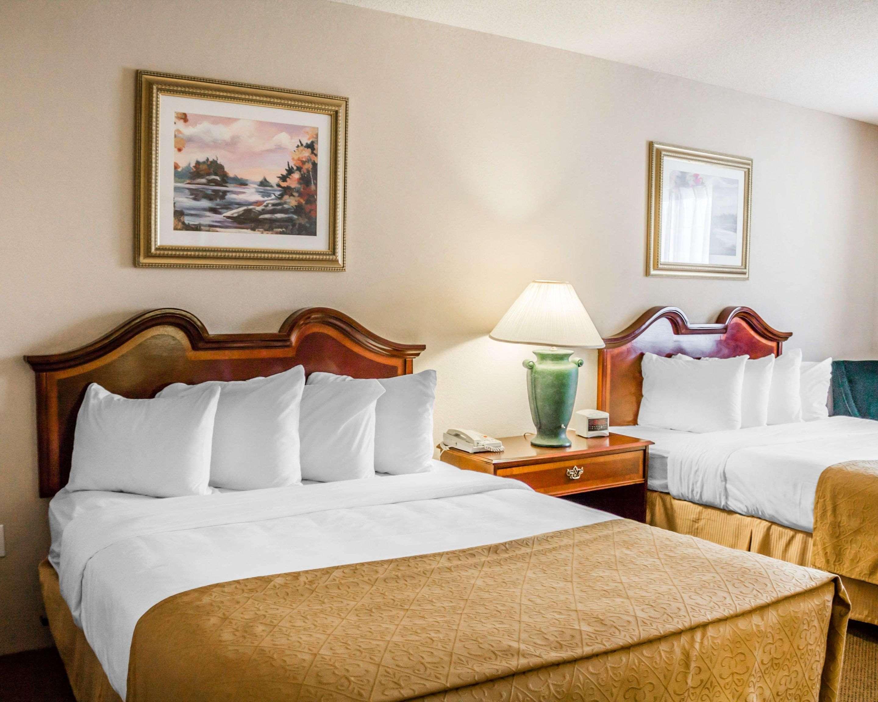 Quality Inn & Suites Манистик Экстерьер фото