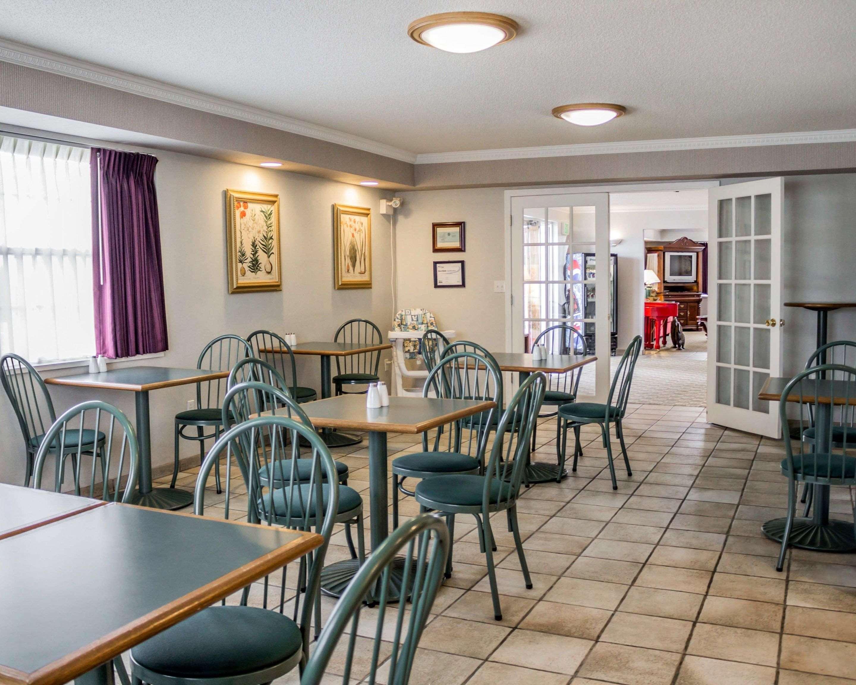 Quality Inn & Suites Манистик Экстерьер фото