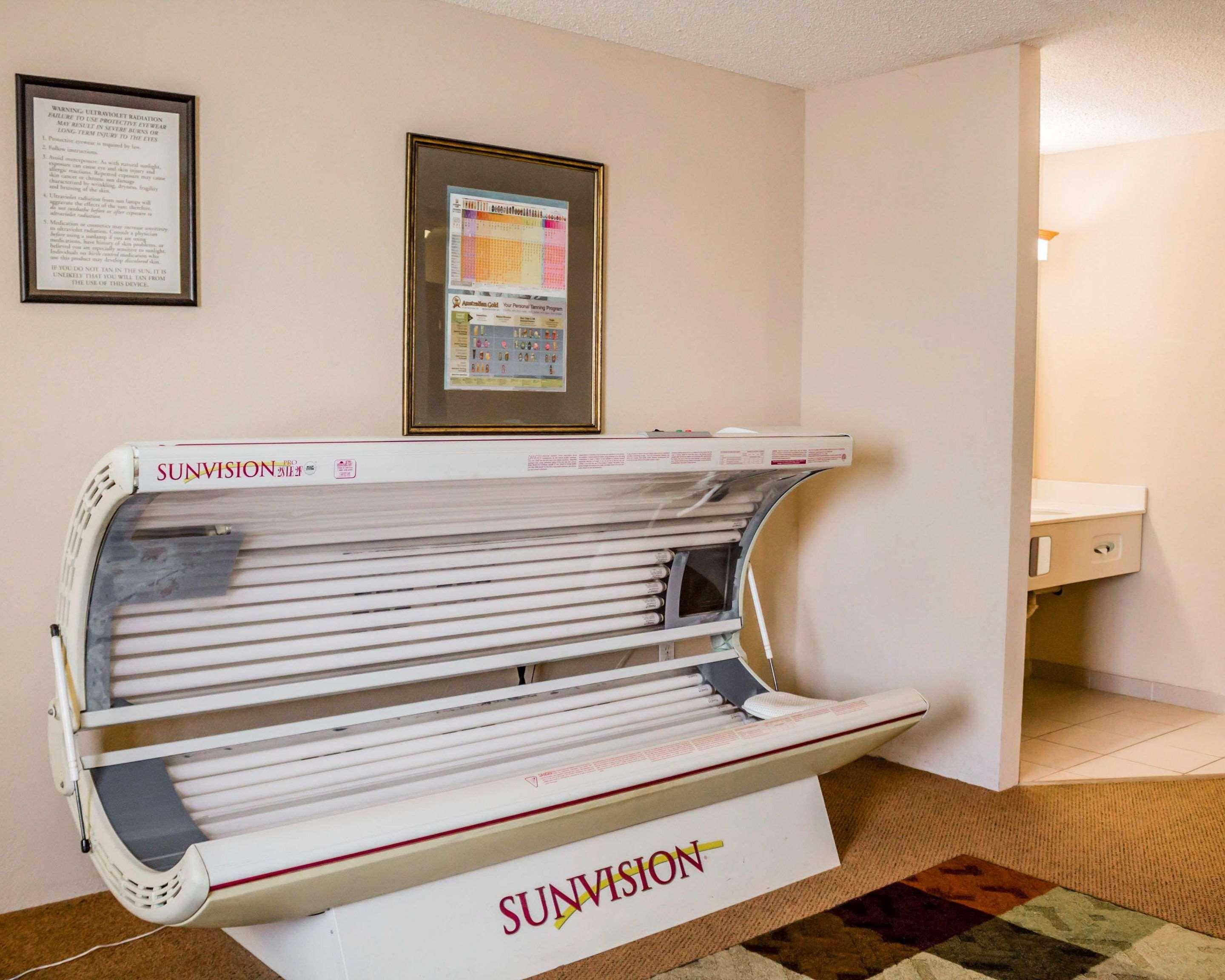 Quality Inn & Suites Манистик Экстерьер фото