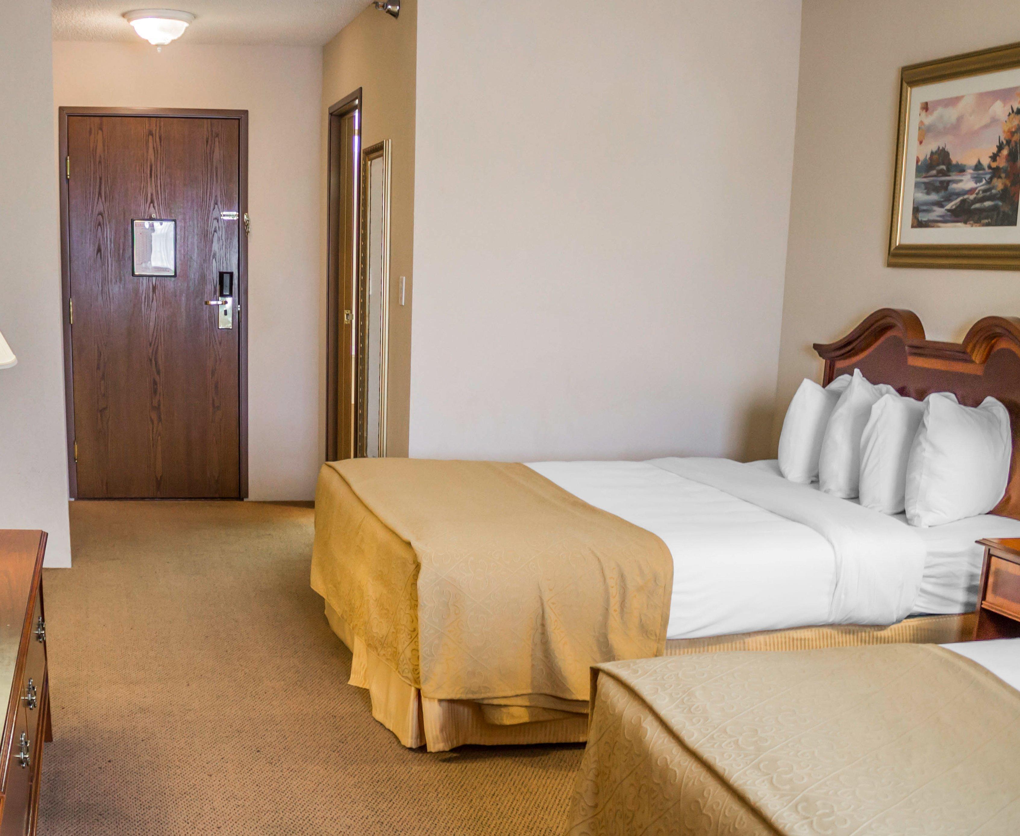 Quality Inn & Suites Манистик Экстерьер фото