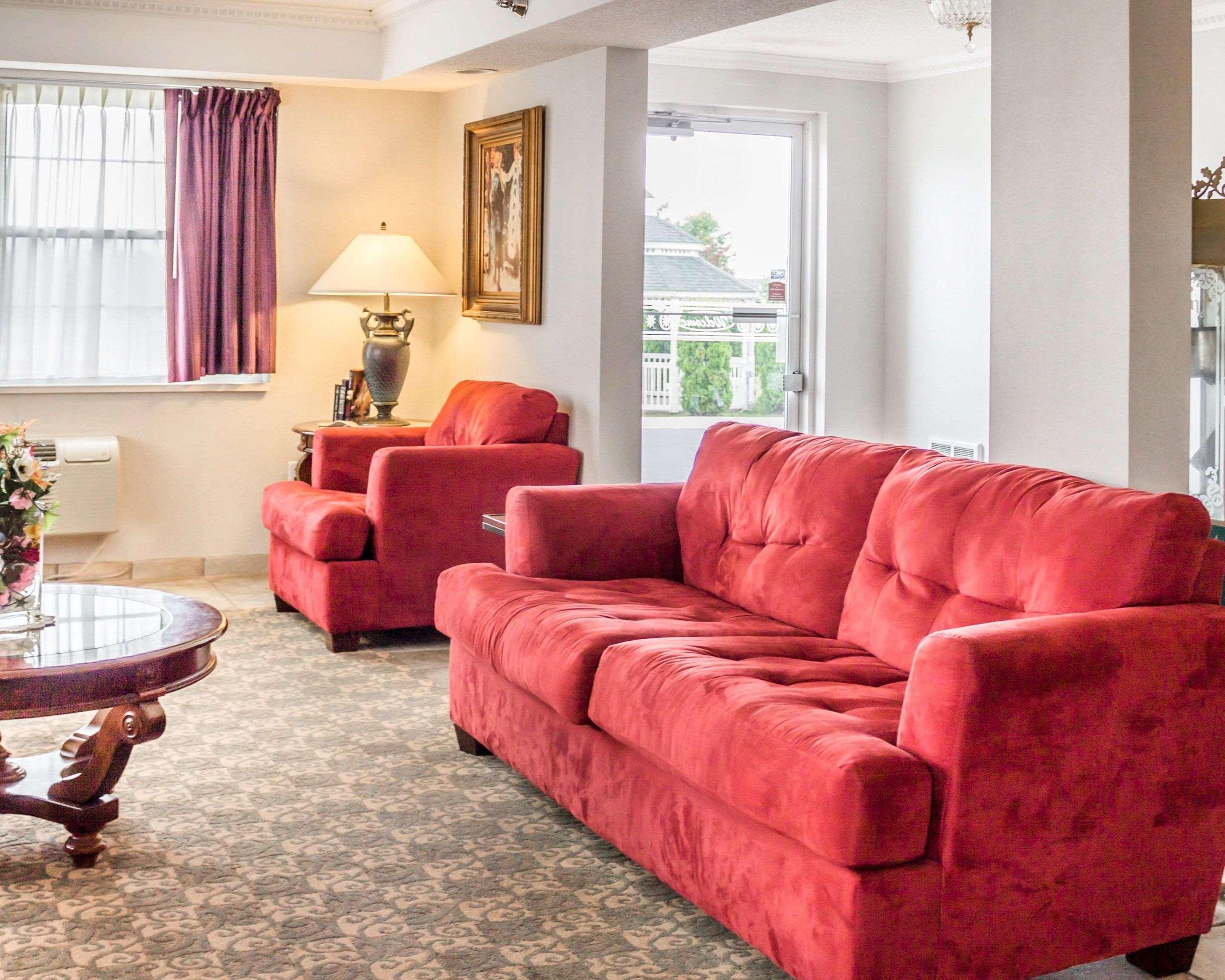 Quality Inn & Suites Манистик Экстерьер фото