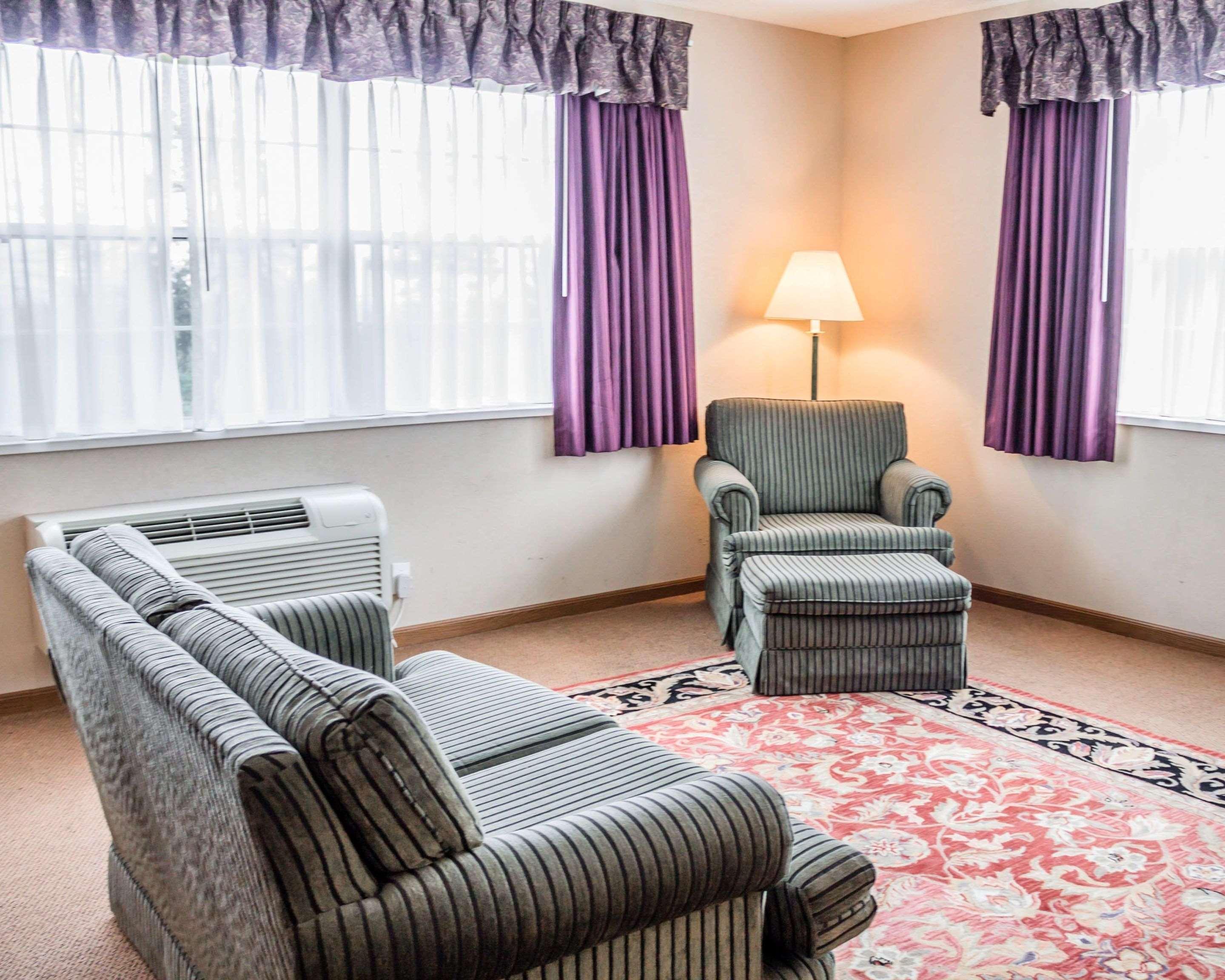 Quality Inn & Suites Манистик Экстерьер фото