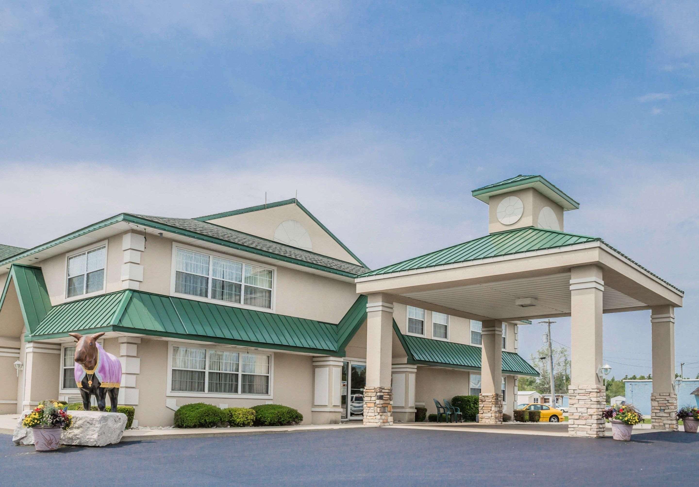 Quality Inn & Suites Манистик Экстерьер фото