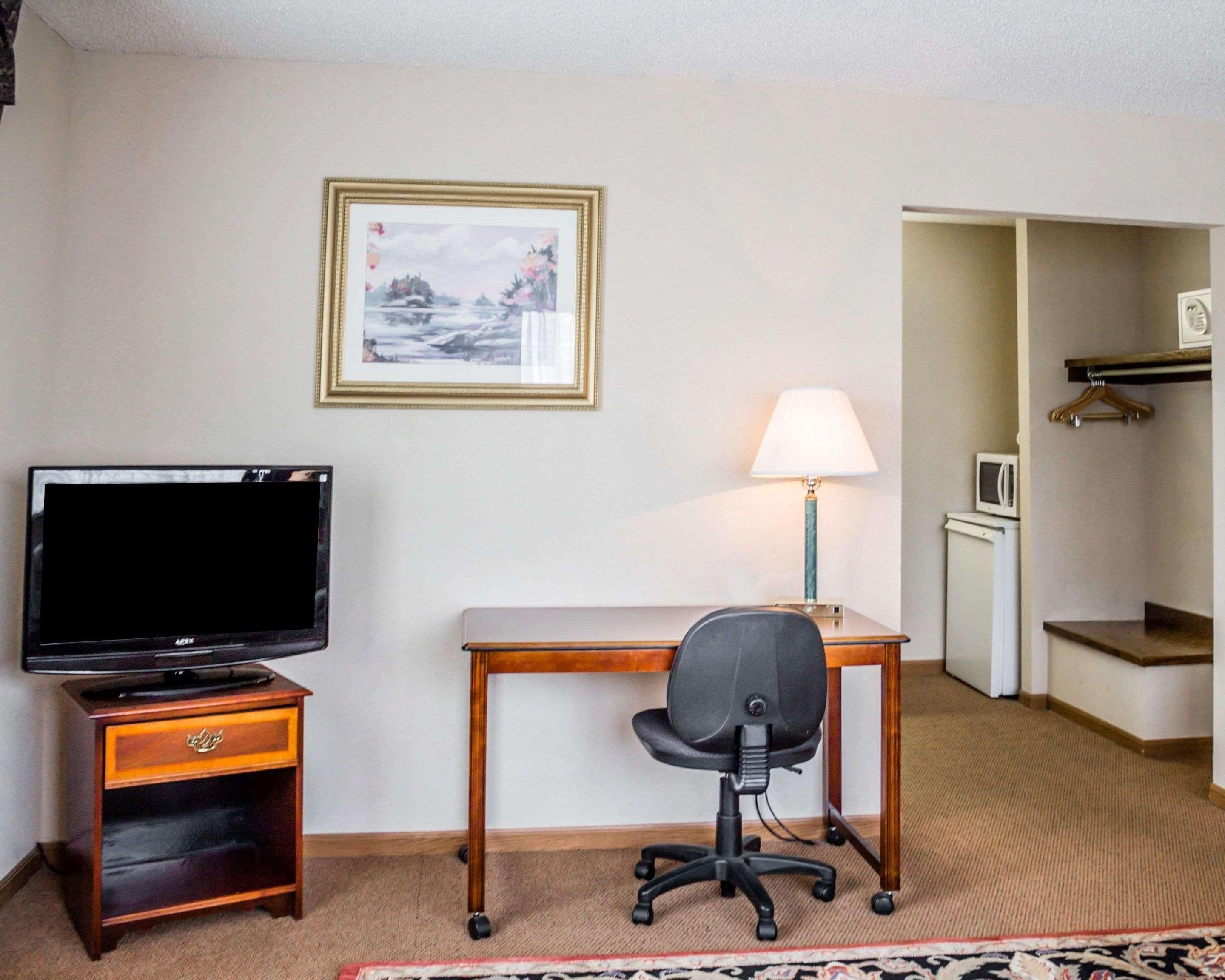 Quality Inn & Suites Манистик Экстерьер фото