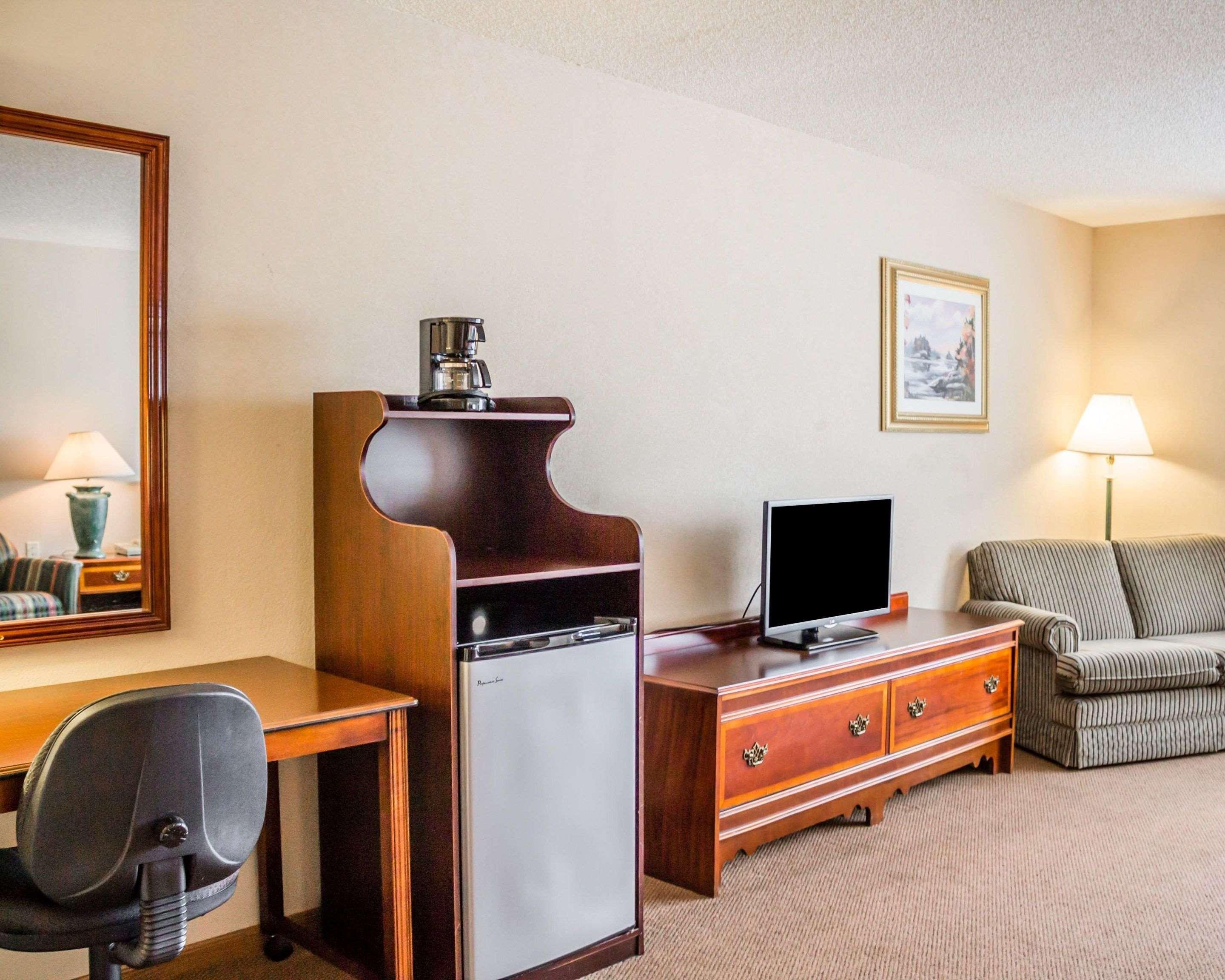 Quality Inn & Suites Манистик Экстерьер фото