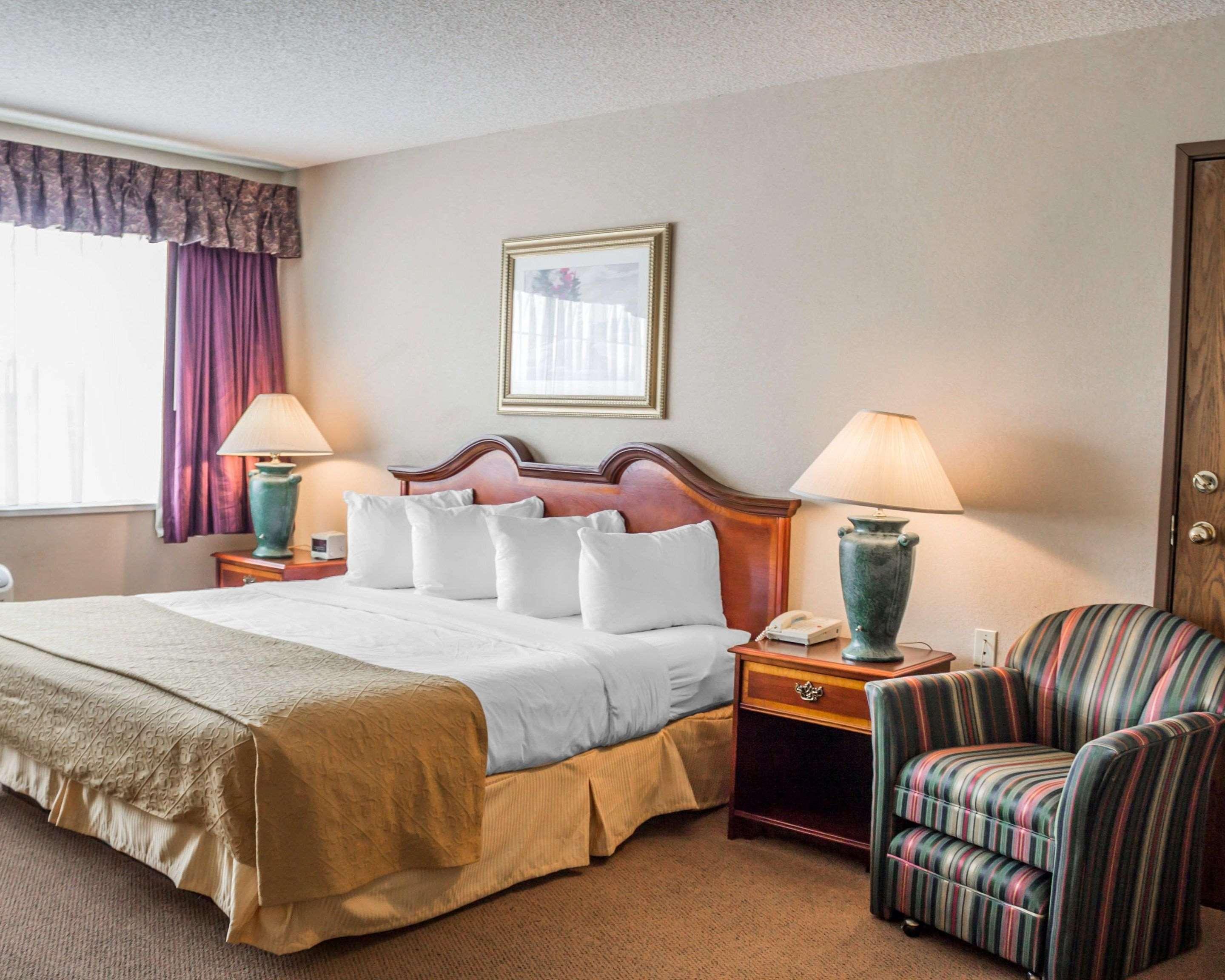 Quality Inn & Suites Манистик Экстерьер фото