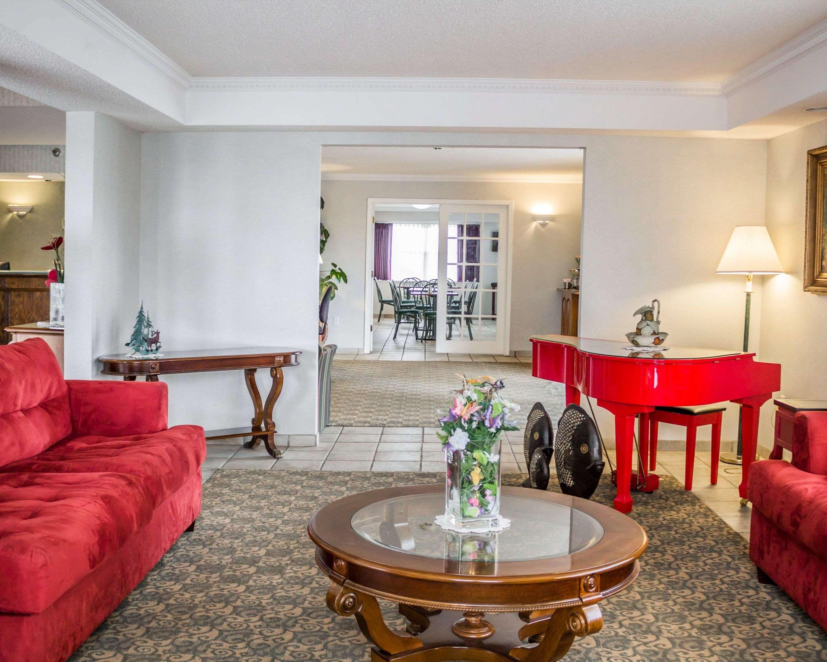 Quality Inn & Suites Манистик Экстерьер фото