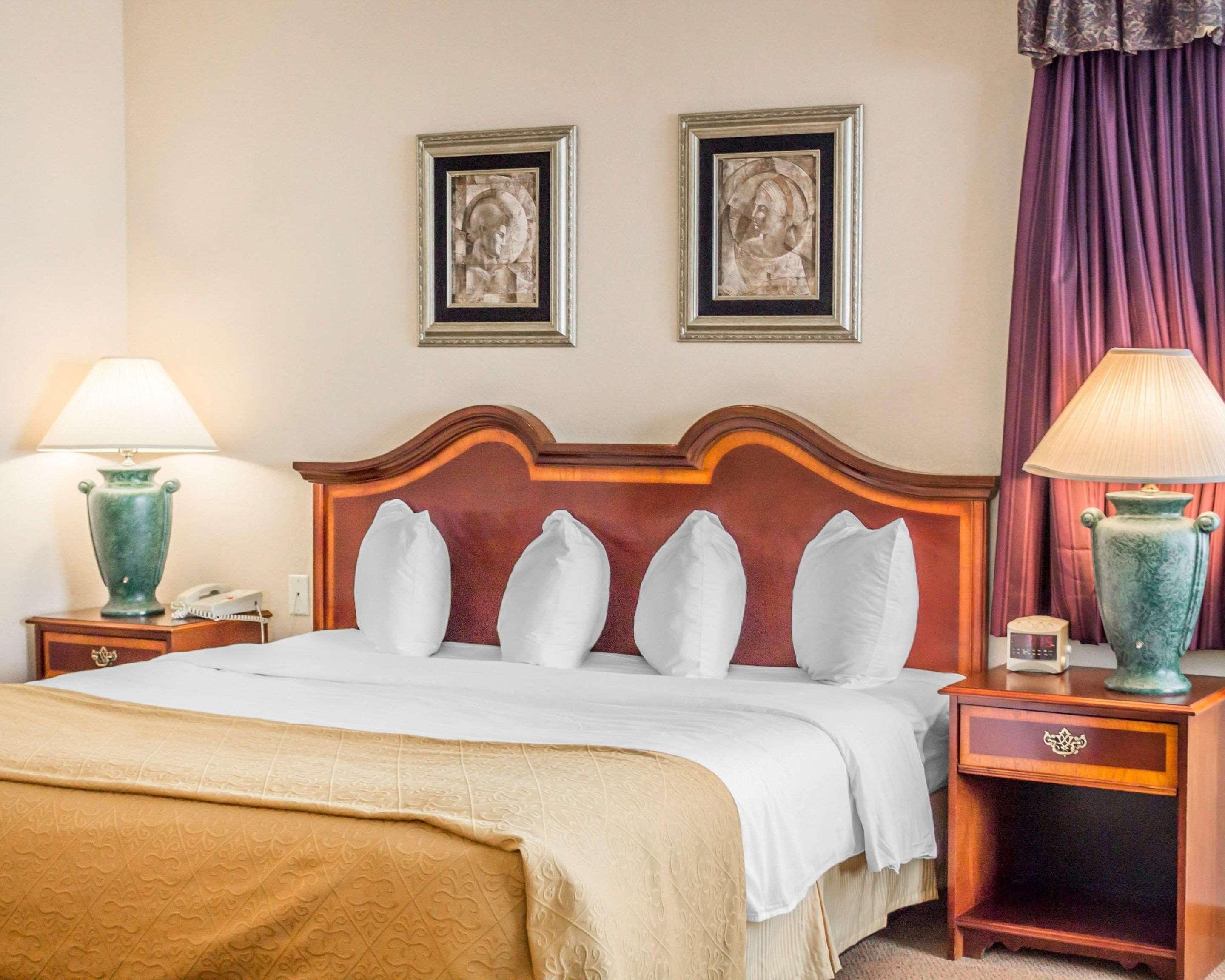 Quality Inn & Suites Манистик Экстерьер фото