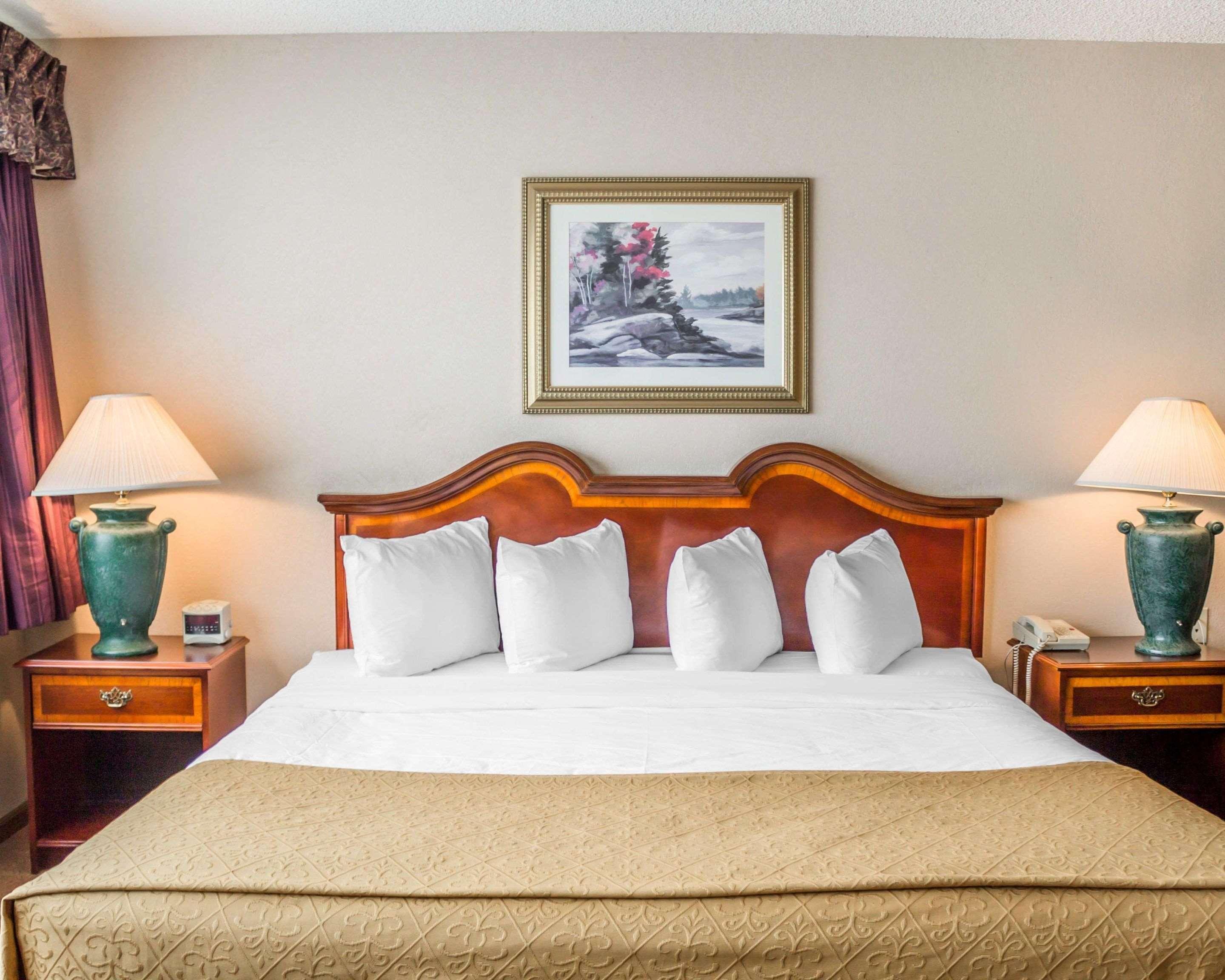Quality Inn & Suites Манистик Экстерьер фото