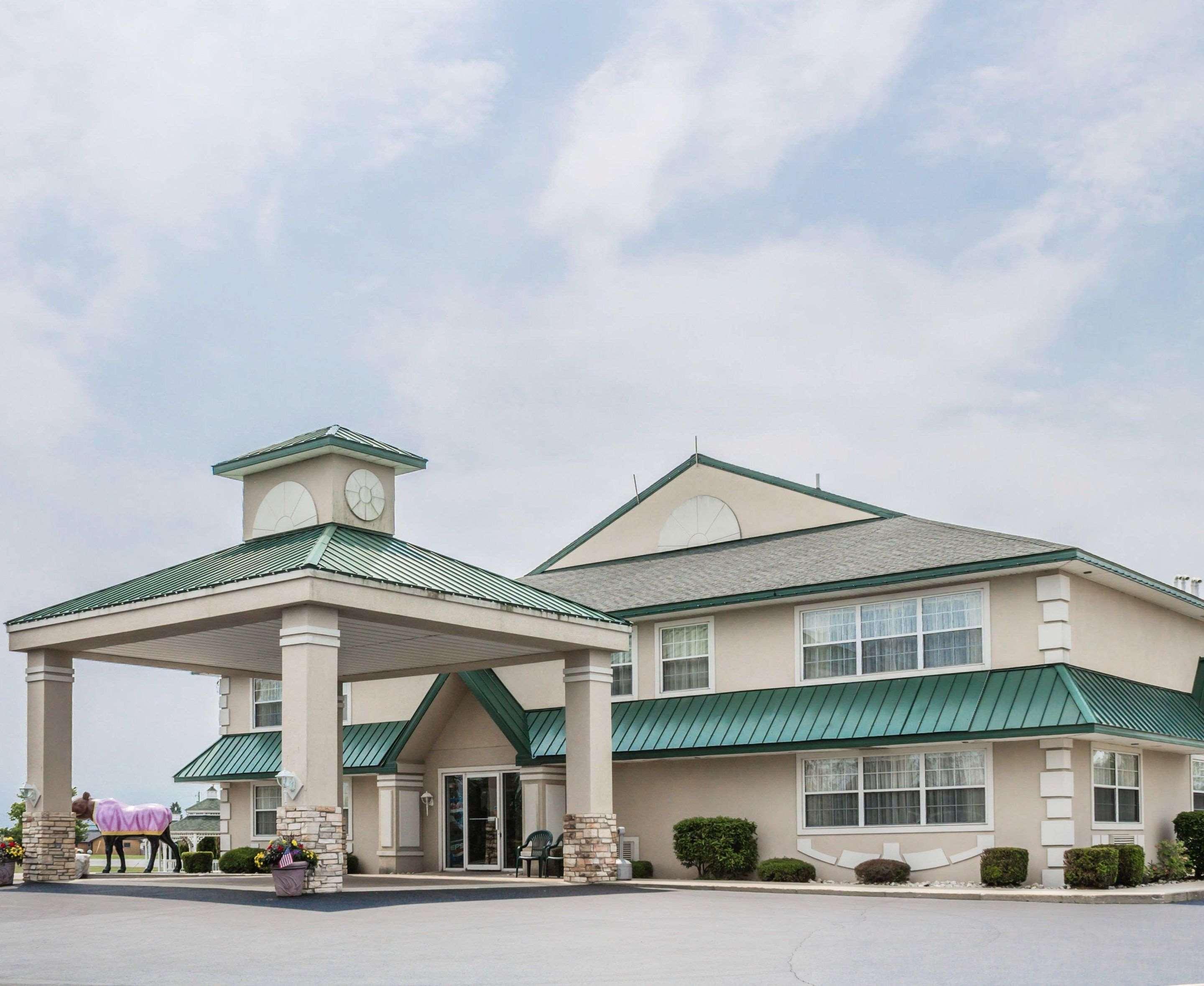 Quality Inn & Suites Манистик Экстерьер фото