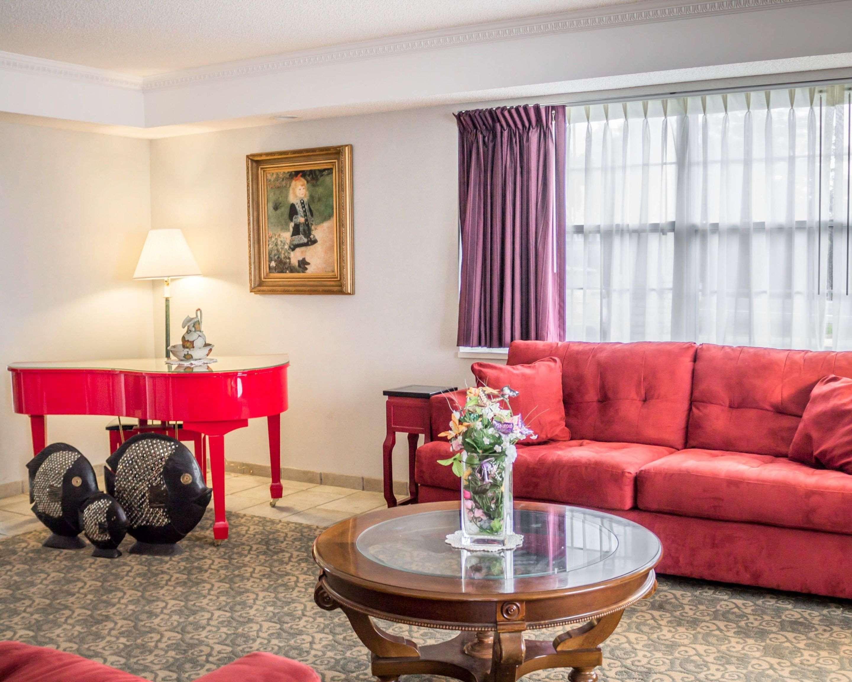 Quality Inn & Suites Манистик Экстерьер фото