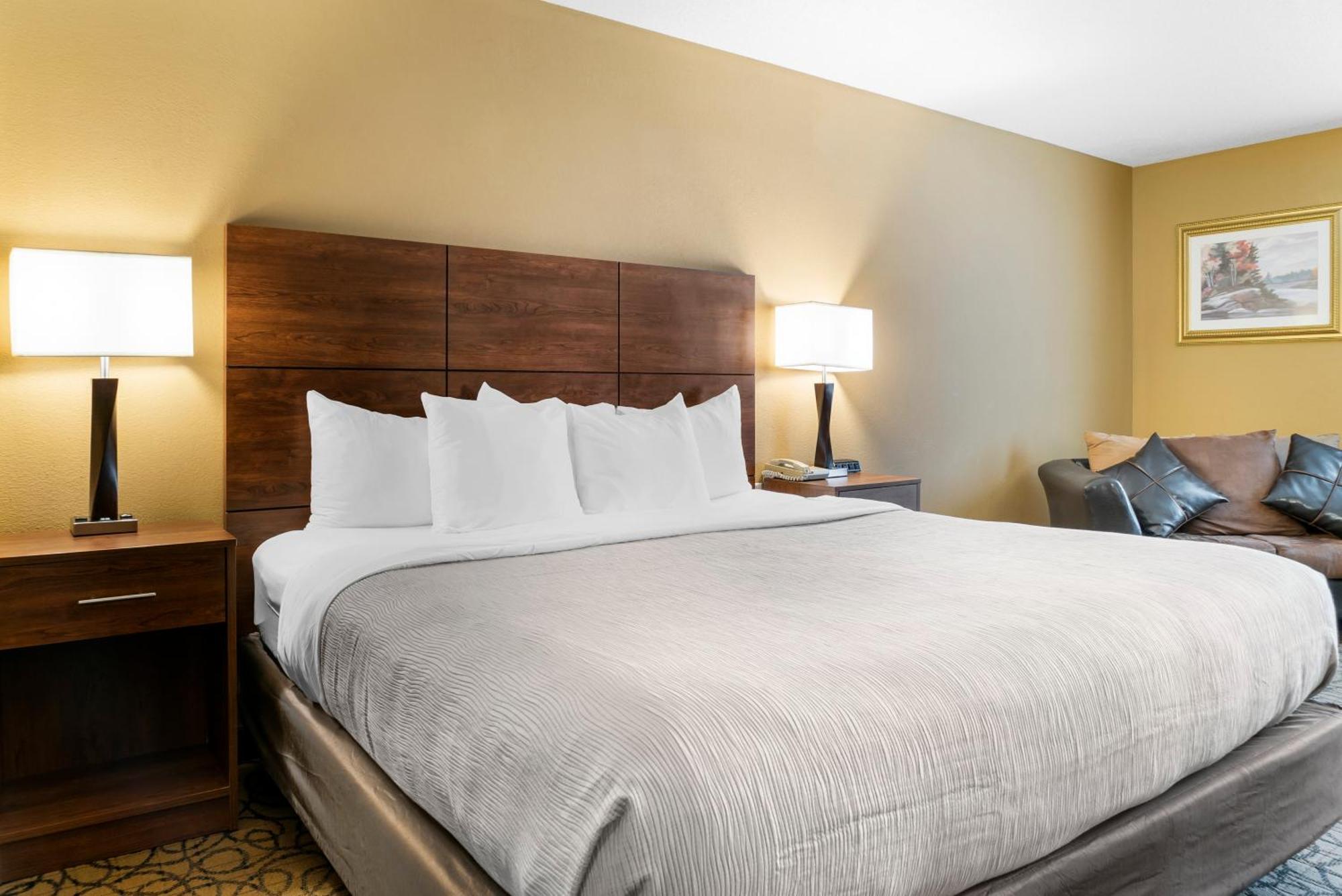 Quality Inn & Suites Манистик Экстерьер фото