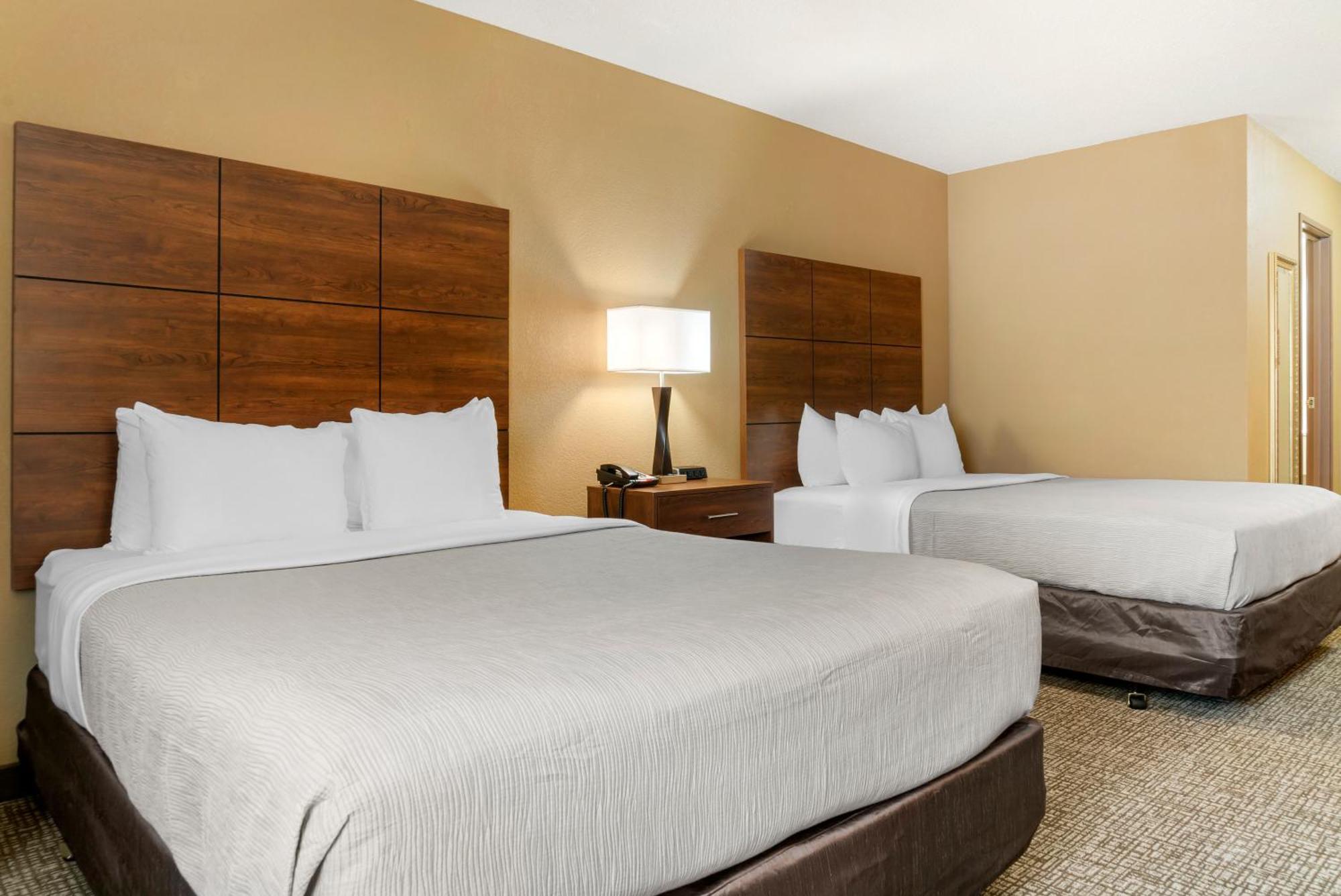 Quality Inn & Suites Манистик Экстерьер фото
