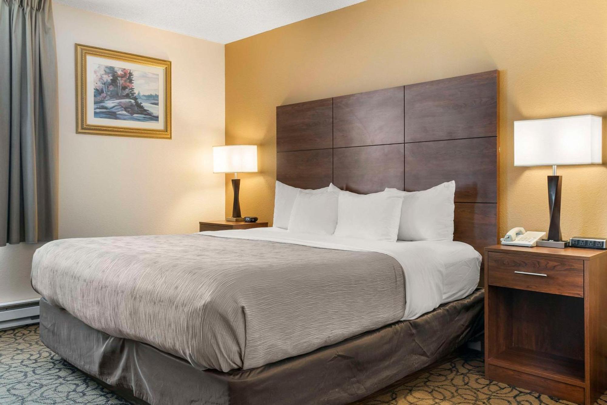 Quality Inn & Suites Манистик Экстерьер фото