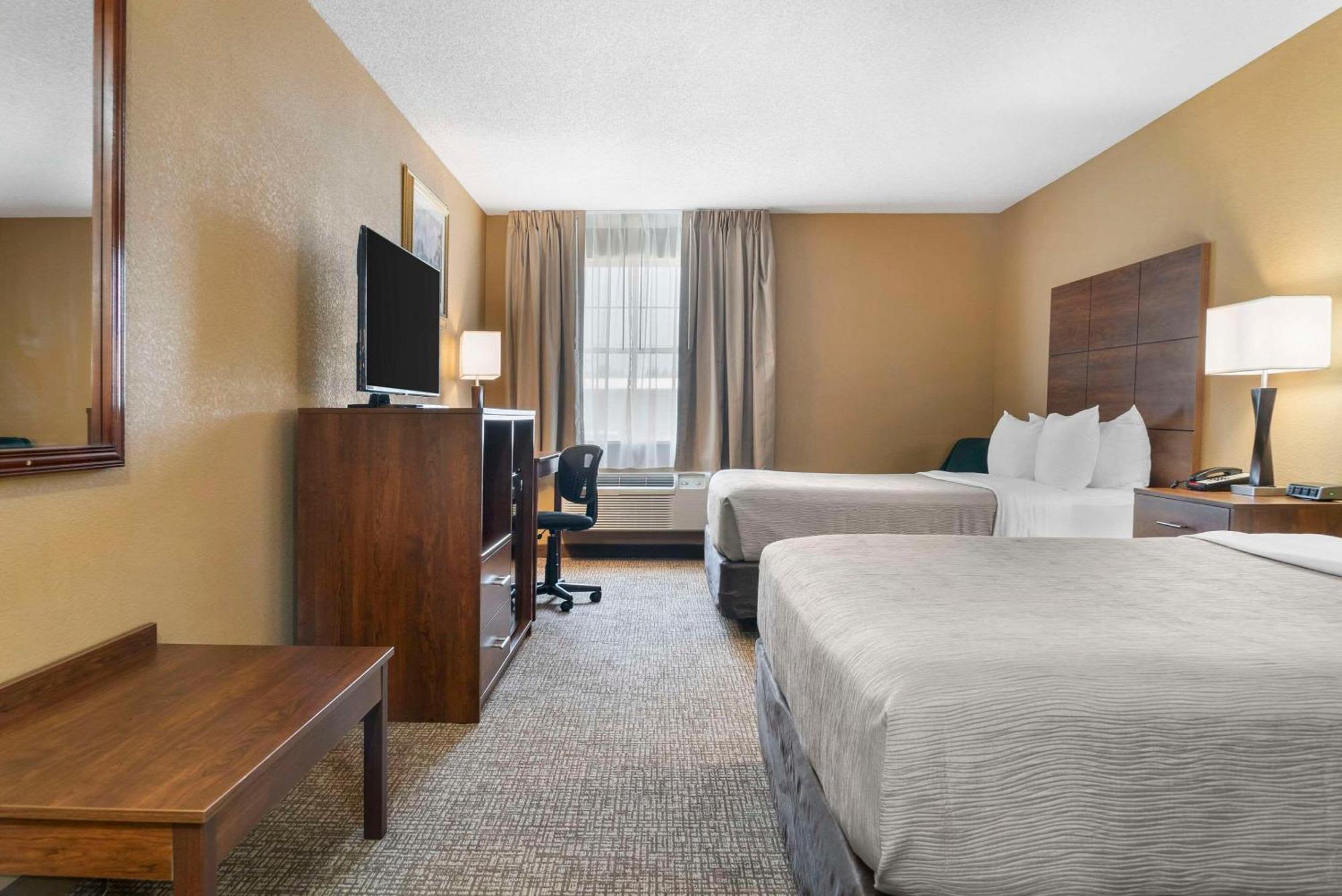 Quality Inn & Suites Манистик Экстерьер фото