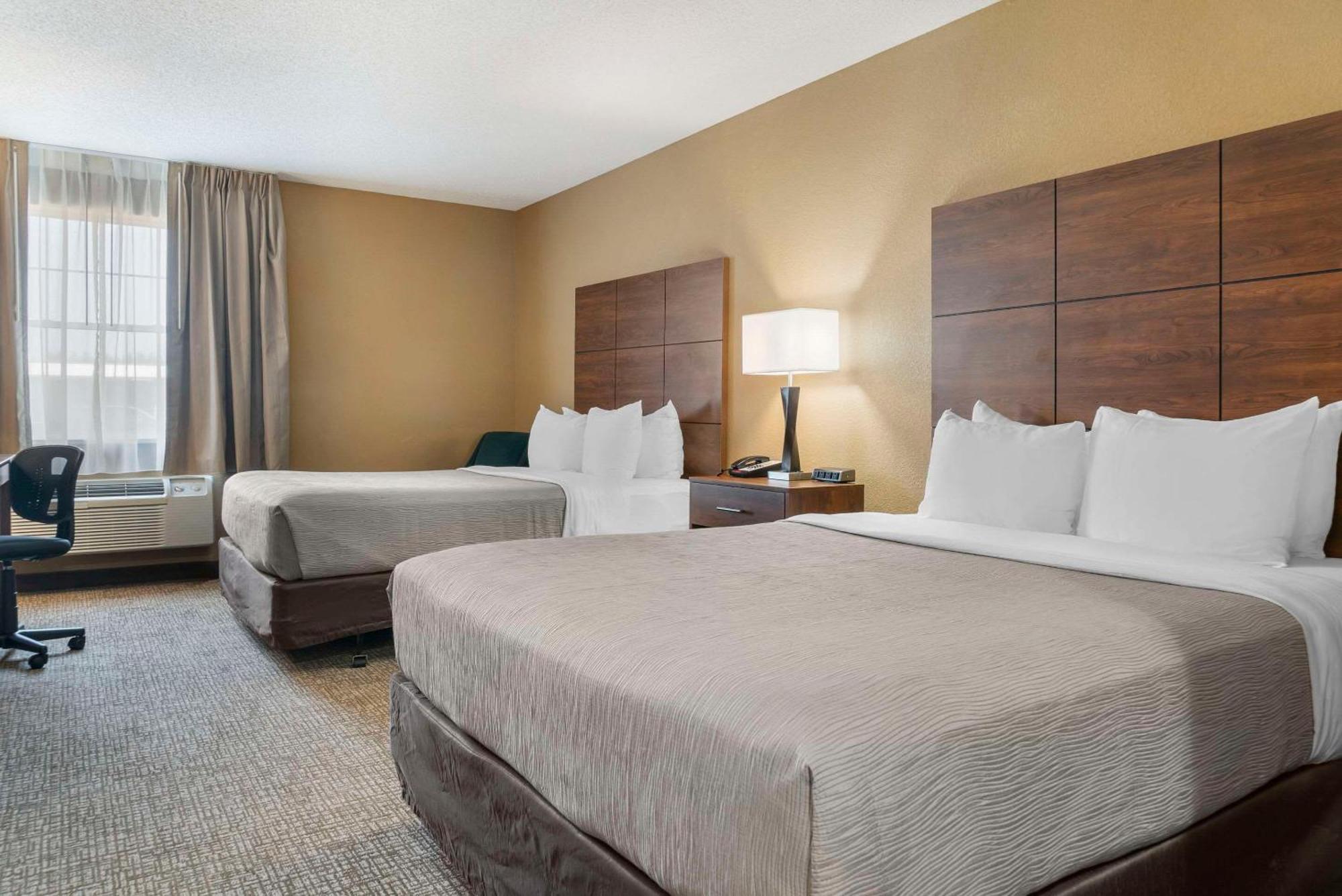 Quality Inn & Suites Манистик Экстерьер фото