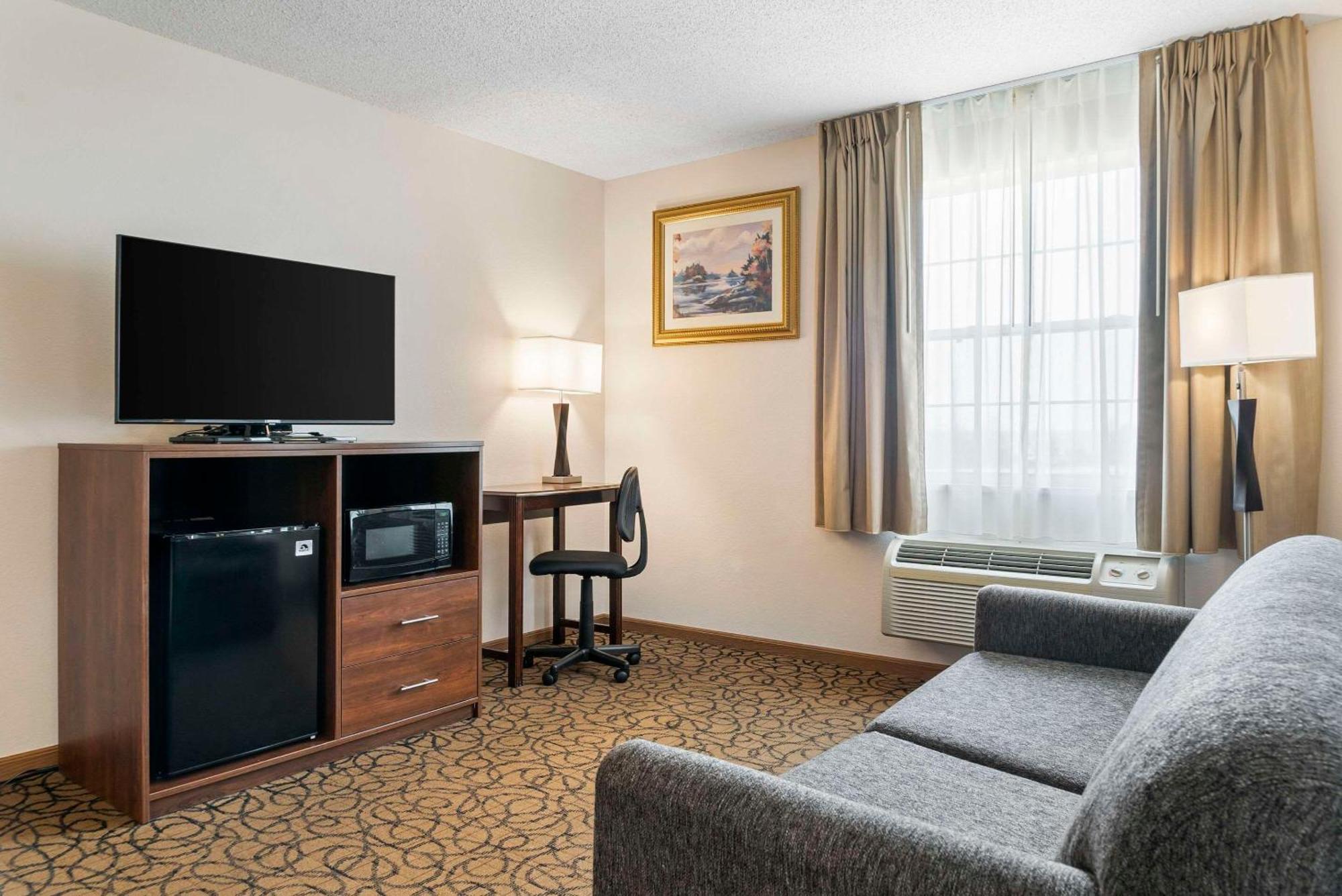 Quality Inn & Suites Манистик Экстерьер фото