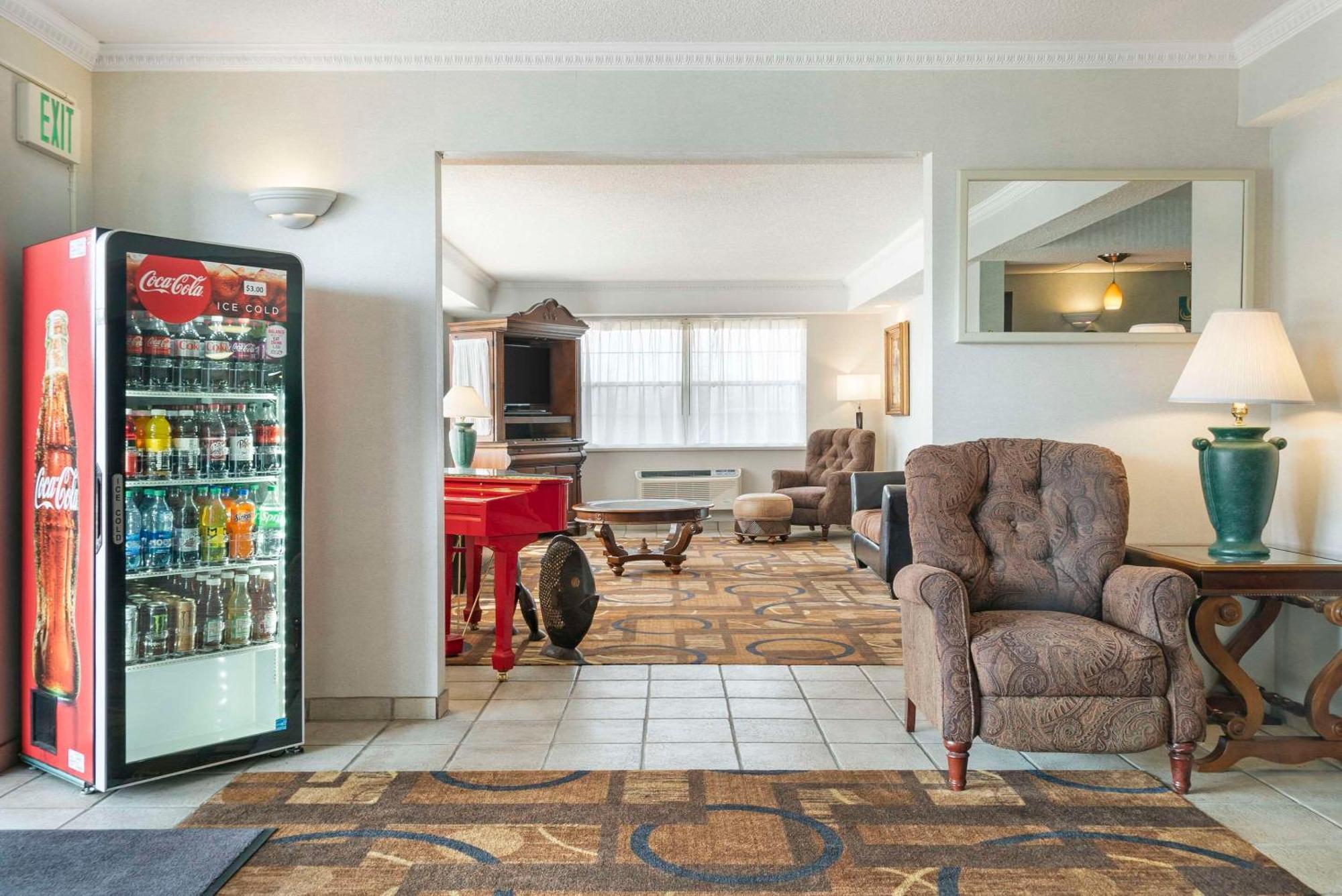 Quality Inn & Suites Манистик Экстерьер фото